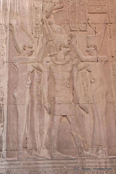 Krönung von zwei nackten Göttinnen erscheinen, Ober- und Unterägypten, Tempel von Kom Ombo - Aegypten