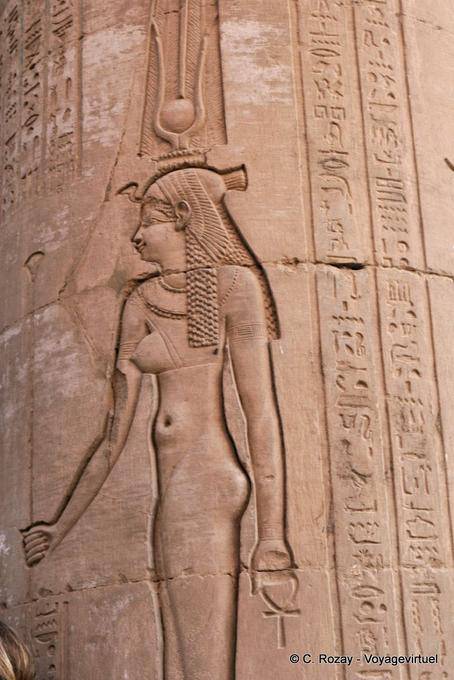 Navel und Queen-Kappe auf einer Säule des Säulenhalle, Tempel von Kom Ombo - Aegypten