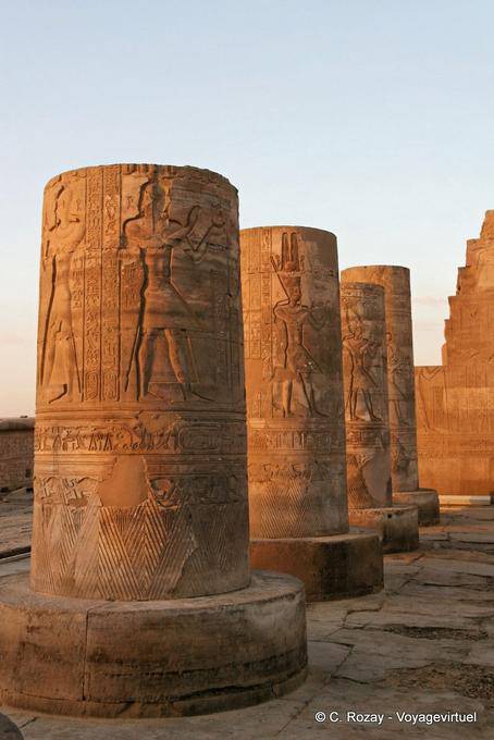 Ein weiterer Blick auf die Säulenstümpfe durch die untergehende Sonne, Tempel von Kom Ombo - Aegypten