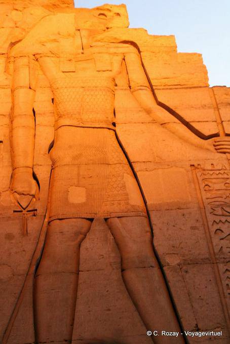 Einbau Relief Haréoris (Horus der Ältere), Tempel von Kom Ombo - Aegypten