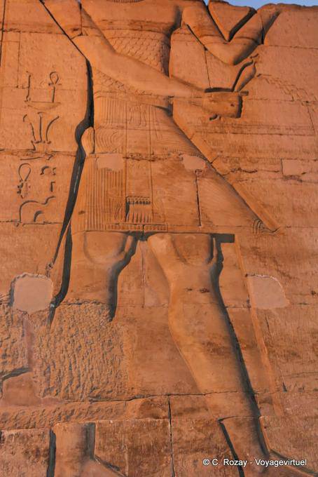 Kleid Pharao Negativrelief, Tempel von Kom Ombo - Aegypten