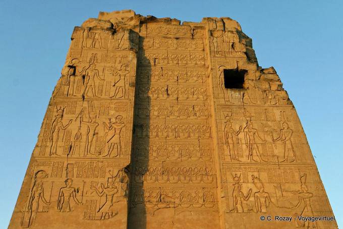 Monumentales Tor von Ptolemäus XIII, Tempel von Kom Ombo - Aegypten