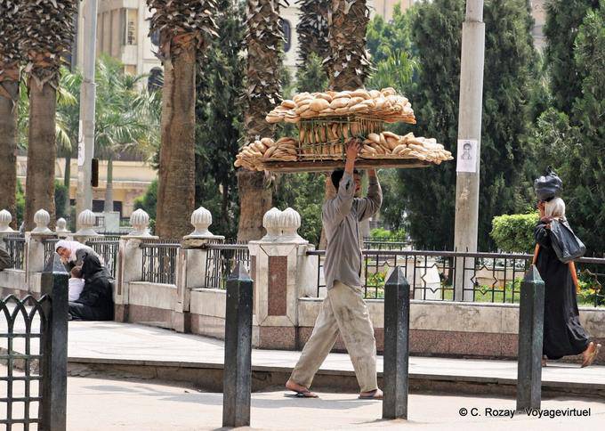 Brothalter an dem Kopf, Cairo - Aegypten