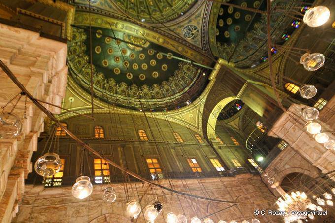 Beleuchtung und Kuppeln in der Mehemet Ali Moschee, Kairo - Aegypten