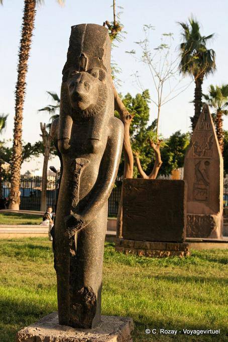 Ein Löwe-köpfigen Göttin Sekhmet Statue, Museum Kairo - Aegypten