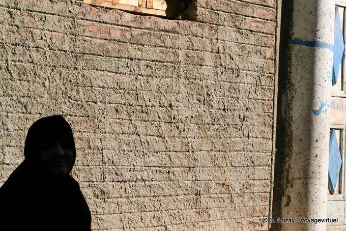 Frau Schatten an der Wand, Luxor - Aegypten