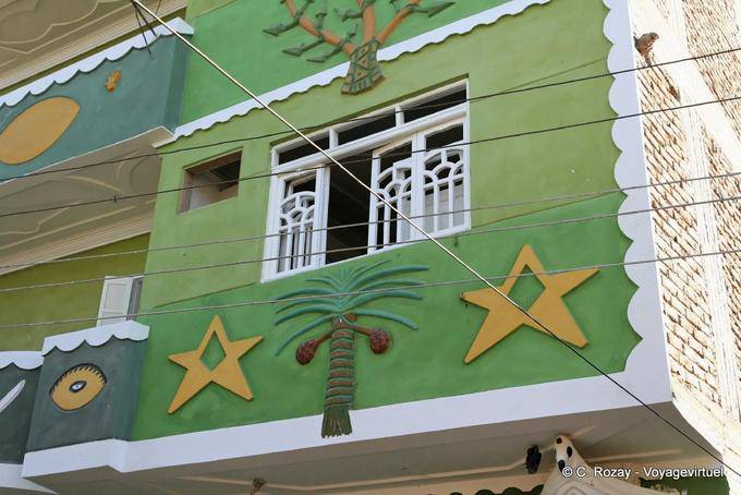 Grünes Haus in Luxor dekoriert - Aegypten