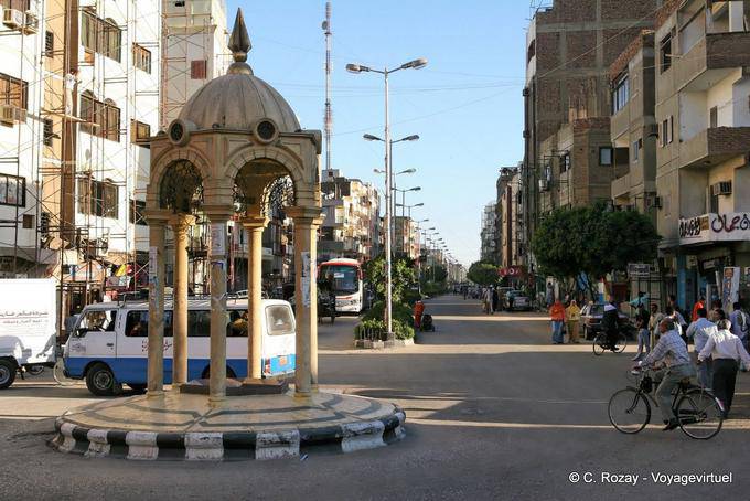 Platzieren Sie zwischen der Leiste und der Avenue Al Mathan, Luxor - Aegypten