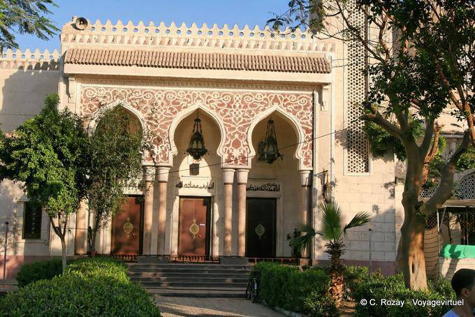 Schönes Beispiel für die Architektur in Luxor - Aegypten