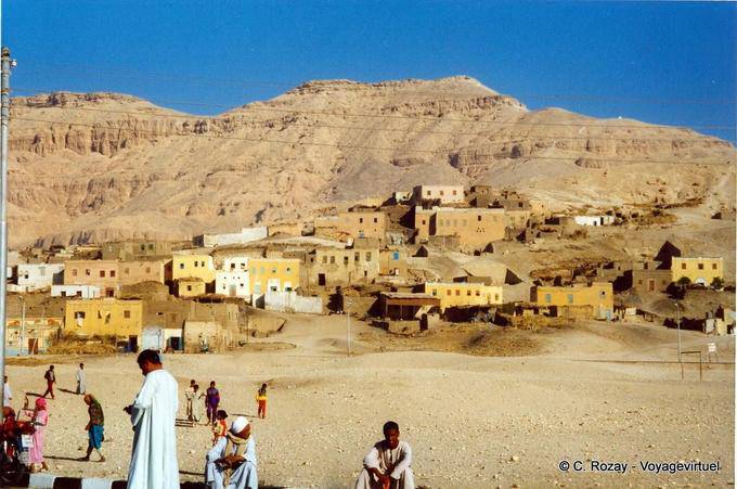 Qurna Dorfpanorama - Aegypten