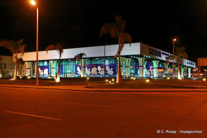 Luxor Flughafen, Außenansicht - Aegypten