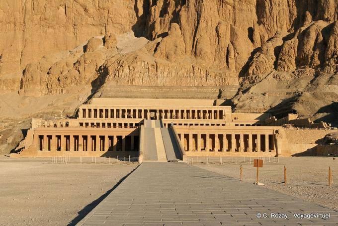 Deir el-Bahari, allgemeine Ansicht des Tempels der Hatschepsut - Aegypten