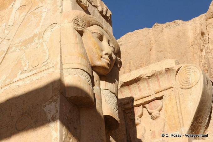 Hatschepsut, Festzelt mit einer Maske, die Hathor geschmückt - Aegypten