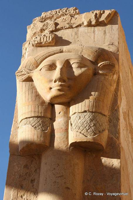 Ohren Hathor Darstellung der Kuh auf einem kannelierte Säule, Tempel der Hatschepsut - Aegypten
