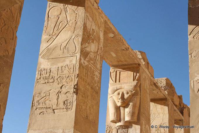 Platz Kolonnade von der Kapelle von Hathor, Tempel der Hatschepsut - Aegypten