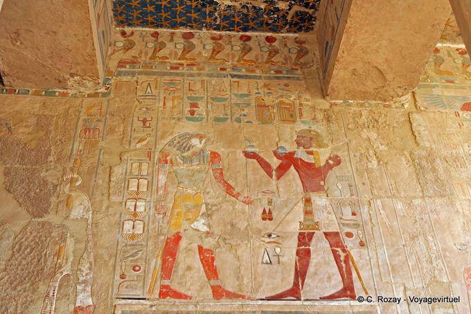 Hatschepsut-Tempel, Kapelle des Anubis, mit Horus polychrome Wand - Aegypten