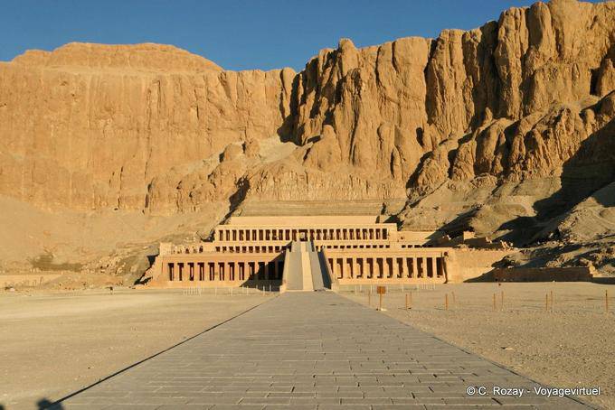 Hatschepsut Tempel der Hatschepsut von Millionen von Jahren in Deir el-Bahari - Aegypten