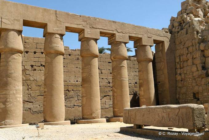 Ein Teil des Portikus Bubastites (XXII-Dynastie), Karnak-Tempel - Aegypten