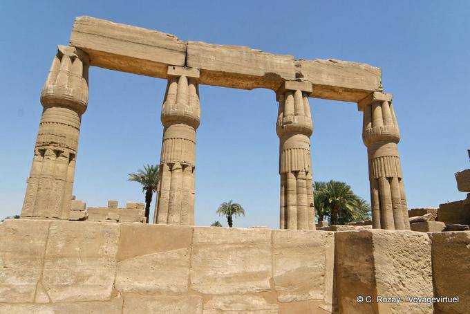 Geschlossen Lotus Spalten, Stadt Mut, Karnak-Tempel - Aegypten