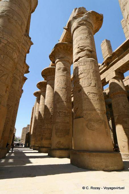 Kolonnade der großen Säulenhalle des Tempels von Amun, Karnak - Aegypten