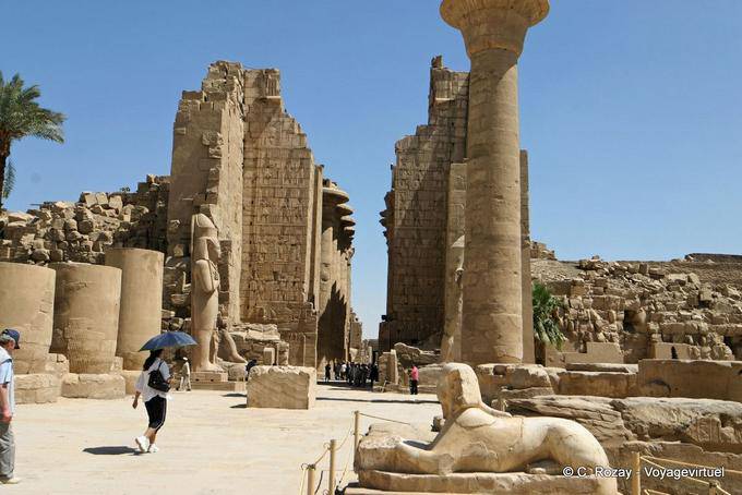 Karnak-Tempel, Blick aus dem Vorgarten der große Säulenhalle - Aegypten