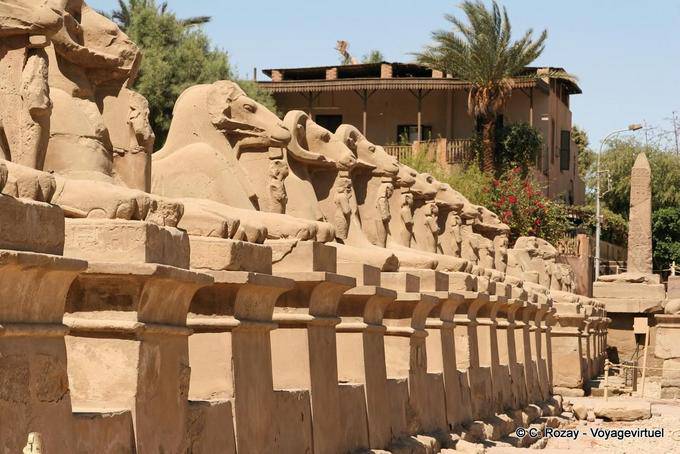 Die Ausrichtung der Sphynx dromos, Karnak-Tempel - Aegypten