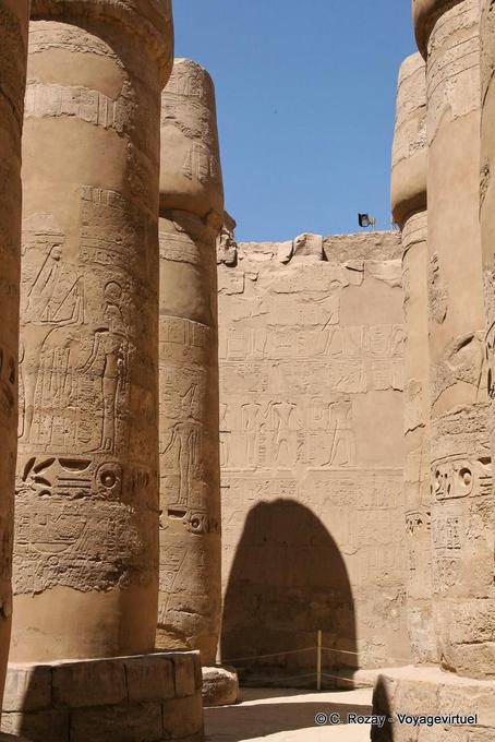 Column Schatten an der Wand, Tempel von Karnak - Aegypten