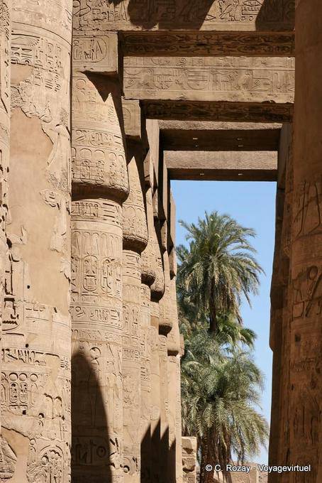 Dolden geschlossen Säulen, Architektur der Säulenhalle, Karnak-Tempel - Aegypten
