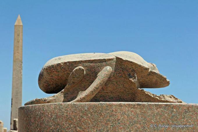 Gott Khepri Darstellung der heiligen Skarabäus, Karnak-Tempel - Aegypten