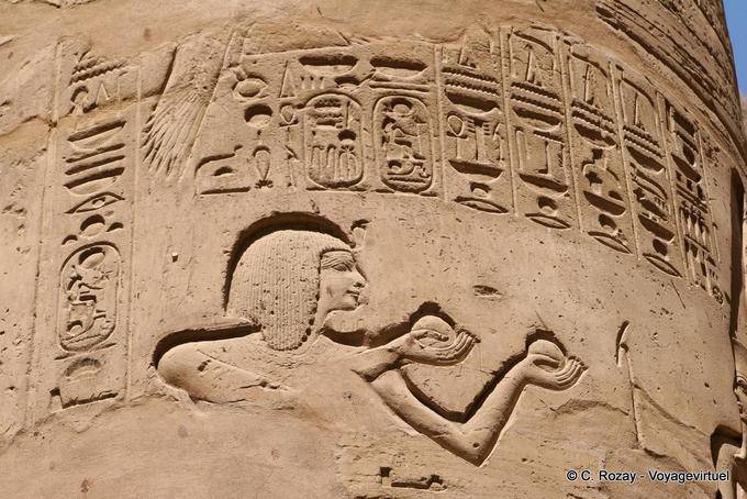 Entlastung auf einer Spalte der großen Säulenhalle, Karnak - Aegypten
