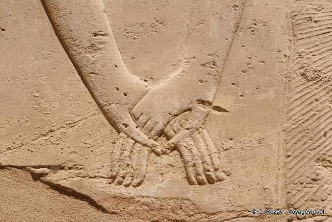 Eleganz der ägyptischen Kunst, die Hände treffen, Karnak - Aegypten