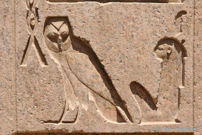 Eule der Weisheit, Unilitère m, Einbauhilfe, Karnak-Tempel - Aegypten