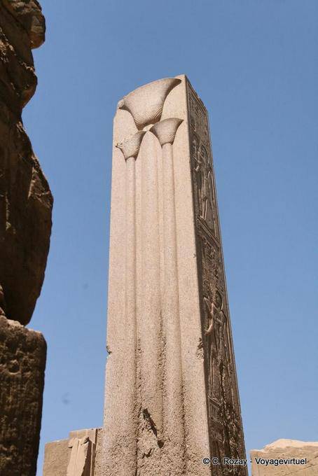Heraldic Spalte Thutmosis III - Es wird mit Lilien Süd, Karnak dekoriert - Aegypten
