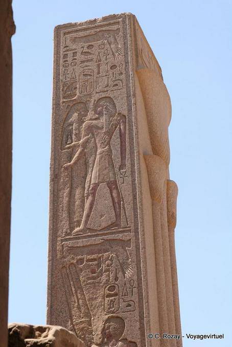 Ausschnitt aus einem Gesicht des Kegel Obelisk von Thutmosis III, Karnak - Aegypten