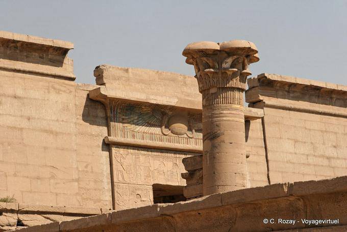 Säule am kleinen Tempel der achtzehnten Dynastie, Medinet Habu, Luxor - Aegypten