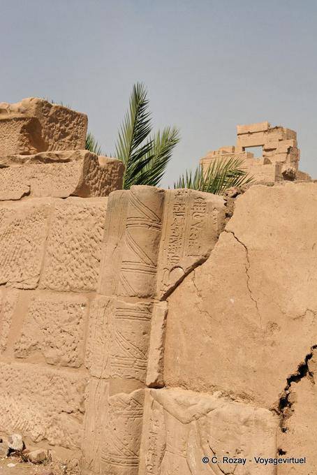 Dekoration auf der Außenwand, Amun-Tempel, Medinet Habu - Aegypten