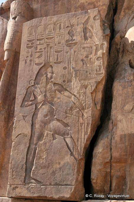 Gott Nil Bindung des Papyrus, die beiden Ägypter zu vereinheitlichen, neben dem Thron, Memnon - Aegypten