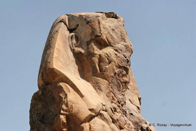 Gebrochene Seite mit dem Nemes, Memnonskolosse - Aegypten