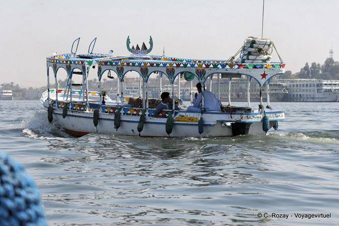 Tourist Boot auf dem Nil, Luxor - Aegypten