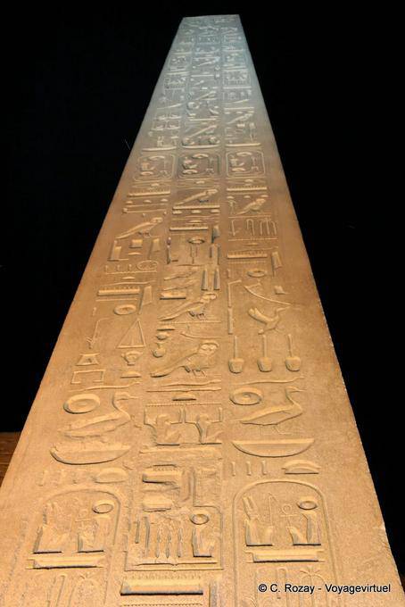 Rosa Granitobelisk, zwei Obelisken schmücken die Place de la Concorde, der Luxor-Tempel - Aegypten
