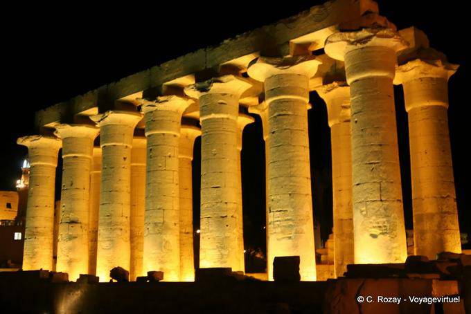 Kolonnade zum Zeitpunkt des Tutanchamun, Luxor errichtet - Aegypten