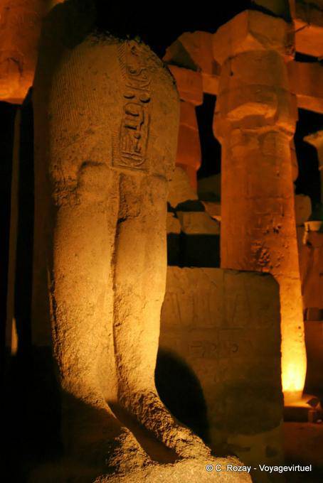 Unten abgeschnitten Statue, Luxor-Tempel - Aegypten