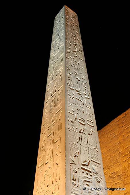 Insights Schwester des Obelisken des Concorde, der Luxor-Tempel - Aegypten