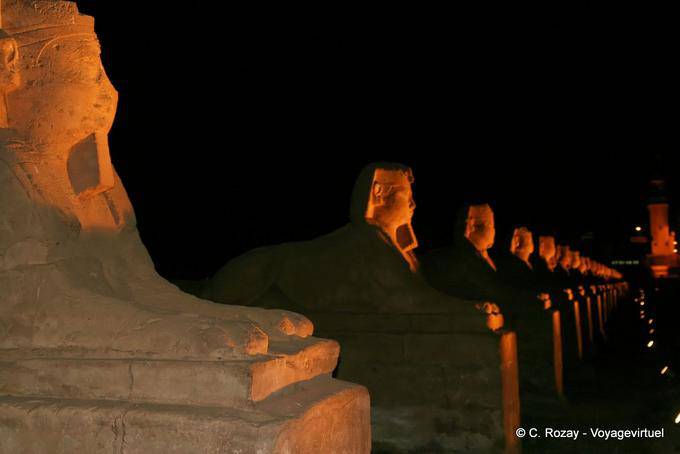Visges gespenstisch, Nacht Dromos, Luxor-Tempel - Aegypten
