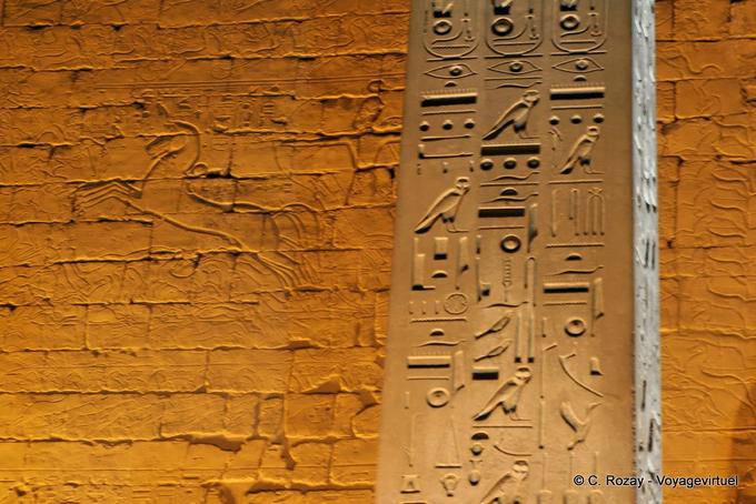 Obelisk, detaillierten Hieroglyphen, Luxor-Tempel - Aegypten