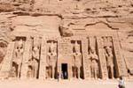 Rückgang der Pylon Nefertari Tempel Abu Simbel, Ägypten.