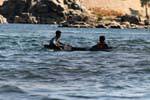 Kinder des Nils in einer Mini-Boot, Assuan, Ägypten.