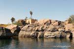 Nile Felsen deavnt die Ruinen von Abu Aswan, Ägypten.