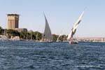Die Insel Elephantine vom Turm des Mövenpick Restaurant, Assuan entstellt, Ägypten.