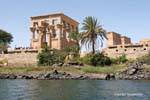 Tempel von Philae, eine andere Ansicht des Trajan Kiosk vom Nil, Ägypten.